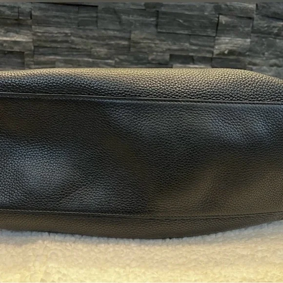 Gucci Black Pebbled Leather Shoulder Bag with Tassel and Gold Chain - Picture 3 of 7